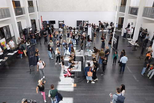 Le Meet up national annuel du Coding club des filles sur le campus de l’EPFL Service de promotion des sciences SPS 