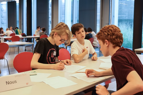 Le concours Alkindi-suisse est une compétition de cryptographie qui a lieu chaque année et ouverte aux classes de 9e, 10e et 11e secondaires. Il est organisé par l’EPFL, les associations Animath et France-ioi. La participation est entièrement gratuite.