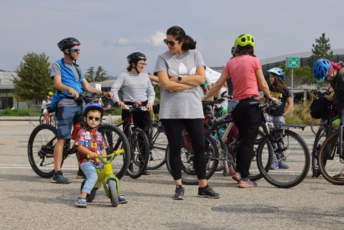 Cap sur l'Ouest, la fête du district de l’Ouest lausannois en mobilité douce, débarque à nouveau à l'EPFL avec une halte festive sur la place Cosandey !
