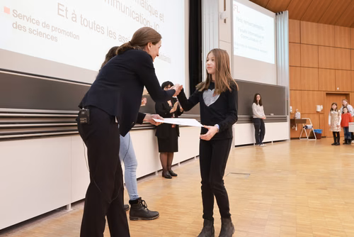Journée à la découverte des Sciences Remise attestations "Internet & Code pour les filles" Service de la promotion des Sciences de l'EPFL 