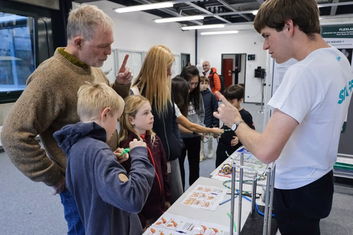 La découverte des sciences et des technologies au cœur du campus, pour les adultes et les enfants.