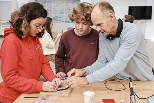 La lumière, voici la toute nouvelle thématique du festival Scientastic, le festival des sciences de l'EPFL Organisateur Service de promotion des sciences sps. 