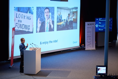 19 entrepreneurs ont “pitché” devant près de 300 personnes lors de la Startup Champions Seed Night coorganisée par l’EPFL Alumni et venturelab au Forum Rolex Learning Center. Daniel Yanisse (MT’12), CEO et co-fondateur de Checkr, était l’invité d’honneur de cette édition.