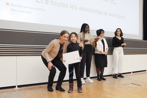 Journée à la découverte des Sciences Remise attestations "Internet & Code pour les filles" Service de la promotion des Sciences de l'EPFL 