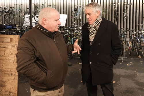 Seize ans après avoir créé le Point Vélo sur le campus de l’EPFL, Jacques Simonin a remis définitivement les outils à son successeur. Chaudement remercié par le président Martin Vetterli, il va mettre le cap sur les Antilles pour y passer l’hiver et s’y consacrer à l’énergie solaire.