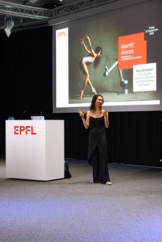 Physicienne et danseuse de ballet professionnelle, Merritt Moore 