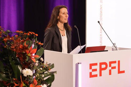 La fondation WISH de l’EPFL a choisi de décerner à la physicienne quantique Michelle Simmons le prix Erna Hamburger 2023 pour sa brillante carrière à la pointe de son domaine, ainsi que pour son engagement en faveur de la diversité et des MINT. Une cérémonie de remise de prix se tiendra aujourd'hui à l’EPFL.