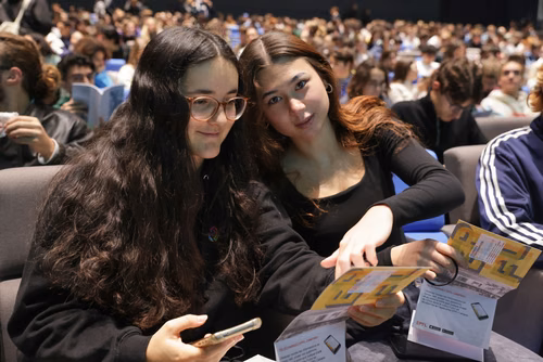 Un événement d’envergure pour préparer son avenir. Comme chaque année, l’EPFL, via son Service de promotion de l’éducation et en collaboration avec ses facultés, se réjouit d'accueillir les gymnasiennes et gymnasiens sur son campus. L’École propose de venir découvrir ses filières de formation, sa communauté estudiantine, son corps enseignant, ses équipes de recherche, les divers services dédiés aux étudiantes et étudiants débutant à l’EPFL, ainsi que les multiples associations chargées d’animer la vie socia