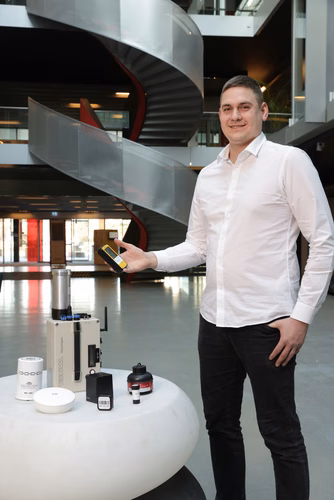 Pour sa thèse de doctorat en génie civil, Joan Rey a testé la fiabilité d'outils du commerce et celle de l'intelligence artificielle pour mesurer et prédire les niveaux de radon dans les bâtiments. Il partage ses conclusions dans une chronique parue dans trois quotidiens romands.