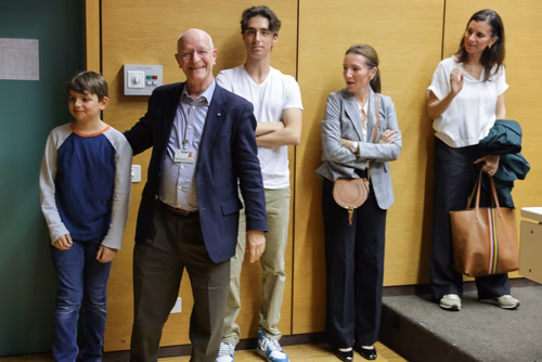 A l'occasion du dernier cours de Claude Nicollier, ses amis, collègues et famille lui ont fait la surprise d'être présents