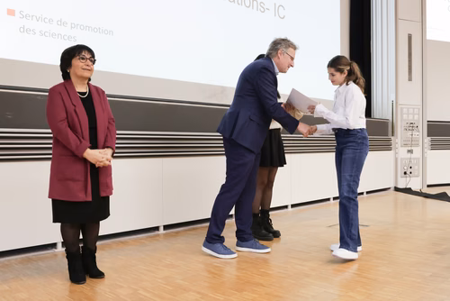 Remise attestations "Internet & Code pour les filles" Service de la promotion des Sciences de l'EPFL