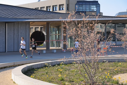 L'EPFL, l'AGEPoly et le Service des Sports Universitaires ont le le plaisir de vous inviter au cross de printemps qu'ils organisent.