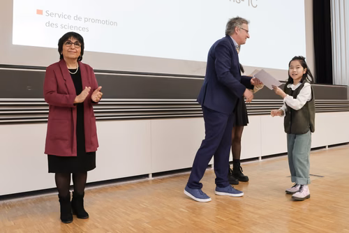 Remise attestations "Internet & Code pour les filles" Service de la promotion des Sciences de l'EPFL