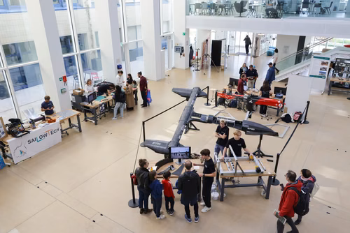 La découverte des sciences et des technologies au cœur du campus, pour les adultes et les enfants.