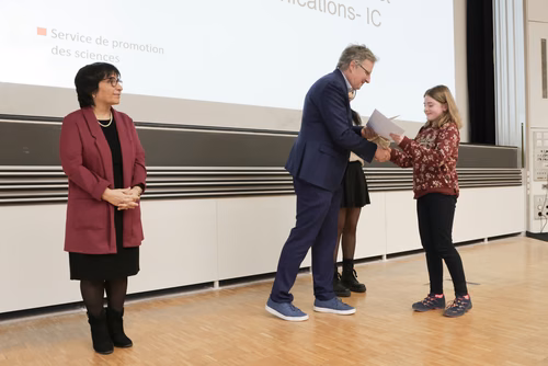 Remise attestations "Internet & Code pour les filles" Service de la promotion des Sciences de l'EPFL