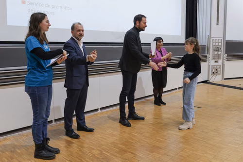 Remises des attestations robots et informatique pour les enfants du Jura