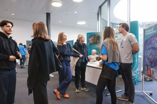Un événement d’envergure pour préparer son avenir. Comme chaque année, l’EPFL, via son Service de promotion de l’éducation et en collaboration avec ses facultés, se réjouit d'accueillir les gymnasiennes et gymnasiens sur son campus. L’École propose de venir découvrir ses filières de formation, sa communauté estudiantine, son corps enseignant, ses équipes de recherche, les divers services dédiés aux étudiantes et étudiants débutant à l’EPFL, ainsi que les multiples associations chargées d’animer la vie socia