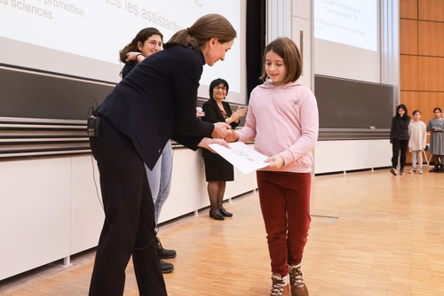 Journée à la découverte des Sciences Remise attestations "Internet & Code pour les filles" Service de la promotion des Sciences de l'EPFL 