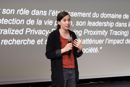 Cette cérémonie a pour objectif de remettre les Prix de la Recherche de l'EPFL aux lauréat·es et de féliciter toutes les doctorantes et doctorants qui ont terminé leur thèse avec succès cette année.