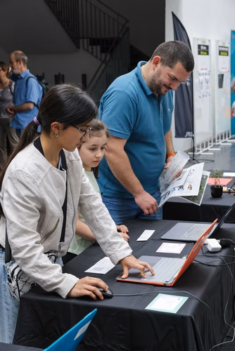 Le Meet up national annuel du Coding club des filles sur le campus de l’EPFL Service de promotion des sciences SPS 