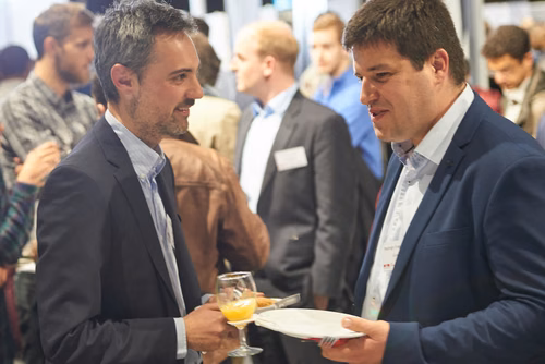 22 entrepreneurs ont participé au concours de “pitch” devant 400 personnes lors de la Startup Champions Seed Night coorganisée par l’EPFL Alumni et venturelab au Forum Rolex Learning Center. Tej Tadi (PhD SV’11), fondateur et CEO de MindMaze, était l’invité d’honneur de cette édition.