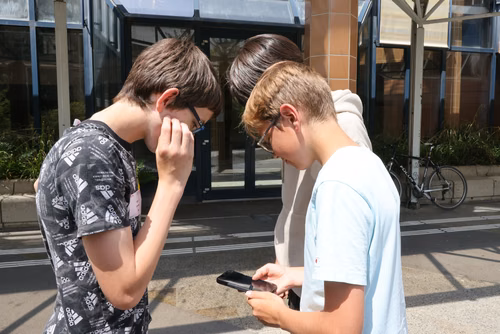 Le concours Alkindi-suisse est une compétition de cryptographie qui a lieu chaque année et ouverte aux classes de 9e, 10e et 11e secondaires. Il est organisé par l’EPFL, les associations Animath et France-ioi. La participation est entièrement gratuite.
