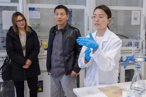 Visite du laboratoire de la prof. Tiffany Abitbol (Laboratoire des matériaux durables)  organisé par le Development Office, philanthropie
