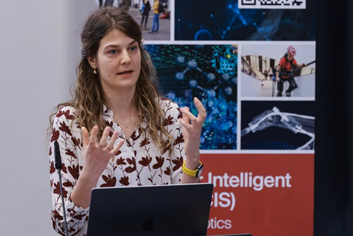 L'apprentissage automatique a été la principale force motrice pour amener l'intelligence artificielle dans le monde réel. Cet atelier vise à réunir des étudiants et des jeunes chercheurs de l'EPFL-CIS et du RIKEN-AIP et à discuter des dernières réalisations, applications et défis de l'apprentissage automatique. Cet événement fait partie d'une série d'échanges institutionnels entre le RIKEN-AIP et l'EPFL-CIS depuis 2020, basés sur un protocole d'accord entre les deux institutions visant à établir une relatio