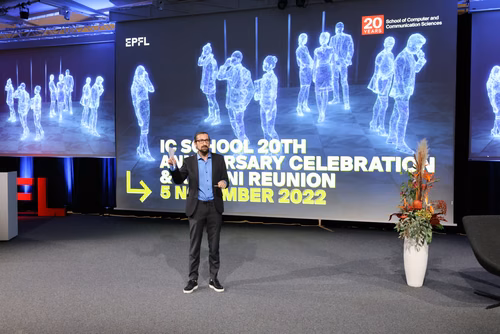 Cette année, la Faculté informatique et communications célèbre son 20e anniversaire, une étape importante dans un domaine qui s’est transformé au cours des deux dernières décennies. Durant cette période, des milliers d’étudiantes et étudiants en bachelor, en master et en doctorat ont obtenu leur diplôme, et ont ensuite contribuer à l’évolution de la branche, tant dans le milieu universitaire que dans le secteur privé.