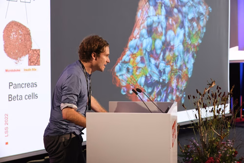 The EPFL School of Life Sciences turned 20 and celebrates this occasion with a unique symposium.