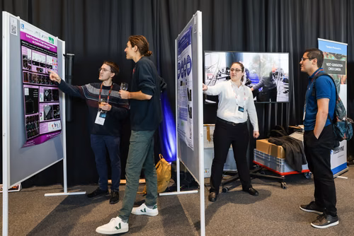The theme of the conference is “Enabling Discovery by Integrating Microscopy, Machine Learning, and Automation”. The first of its kind in the field, it will bring together about 150 scientists from Europe and abroad working at the forefront of imaging, AI, and hardware development to re-imagine the microscope of the future. Posters session