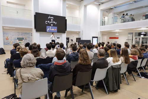 After two months of conducting research in an EPFL laboratory, the interns will present their research projects in the form of a poster or a short oral presentation (My research in 180 sec) to a selected audience including professors, donors, organizers as well as the cohort of interns.