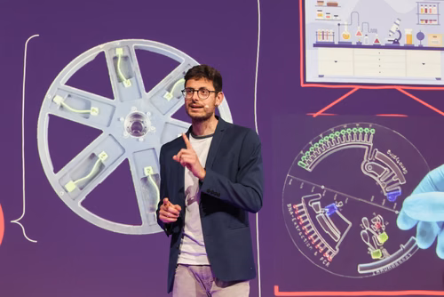 The 14 PhD Students finalists of the competition My Thesis in 180 seconds (MT180)  present their research in simple, straightforward terms in 3 minutes exactly, in English or in French, using humour, metaphores and examples.