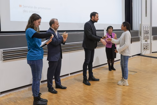 Remises des attestations robots et informatique pour les enfants du Jura