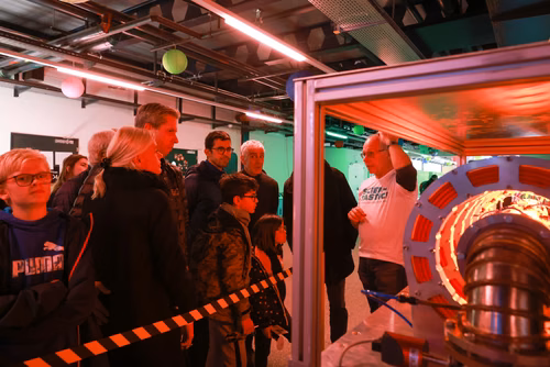 La lumière, voici la toute nouvelle thématique du festival Scientastic, le festival des sciences de l'EPFL Organisateur Service de promotion des sciences sps. 