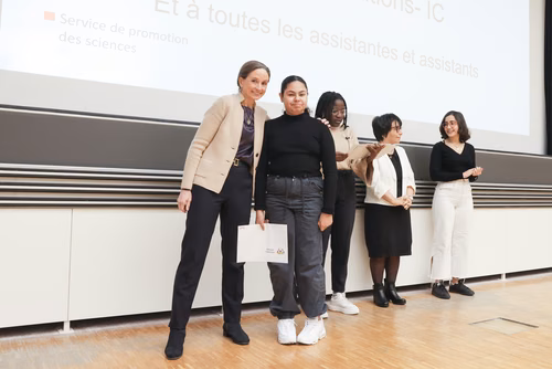 Journée à la découverte des Sciences Remise attestations "Internet & Code pour les filles" Service de la promotion des Sciences de l'EPFL 