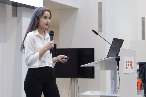 After two months of conducting research in an EPFL laboratory, the interns will present their research projects in the form of a poster or a short oral presentation (My research in 180 sec) to a selected audience including professors, donors, organizers as well as the cohort of interns.
