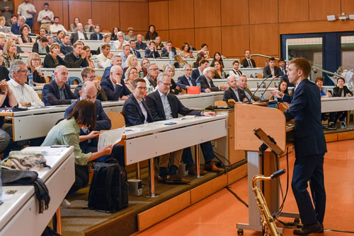 Remise des masters en ingénierie financière et en management de la technologie