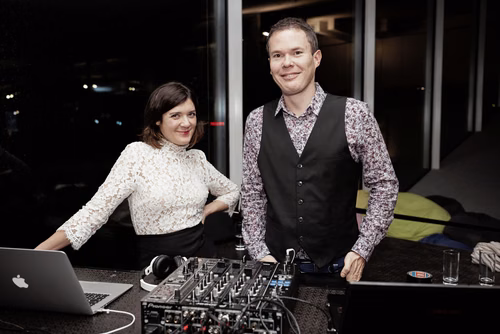La première édition du gala EPFL Alumni a réuni près de 650 diplômé.es au Rolex Learning Center. Ils ont pu participer à une soirée festive et entendre le Prof. Patrick Aebischer – Président de l’EPFL jusqu’à fin 2016 – et le Prof. Martin Vetterli – Président de l’EPFL dès 2017 – échanger sur la transmission de Présidence.