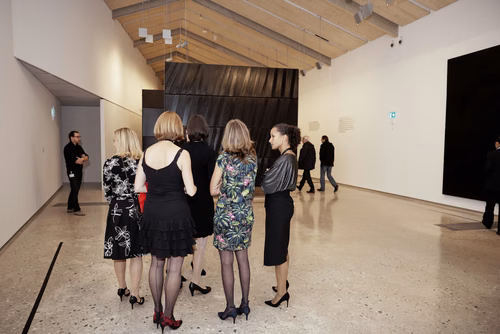 La première édition du gala EPFL Alumni a réuni près de 650 diplômé.es au Rolex Learning Center. Ils ont pu participer à une soirée festive et entendre le Prof. Patrick Aebischer – Président de l’EPFL jusqu’à fin 2016 – et le Prof. Martin Vetterli – Président de l’EPFL dès 2017 – échanger sur la transmission de Présidence.
