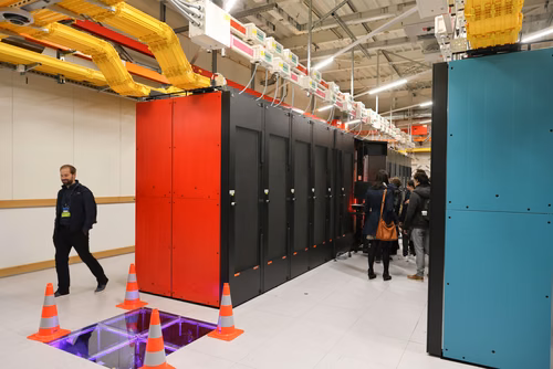 Cette année, la Faculté informatique et communications célèbre son 20e anniversaire, une étape importante dans un domaine qui s’est transformé au cours des deux dernières décennies. Durant cette période, des milliers d’étudiantes et étudiants en bachelor, en master et en doctorat ont obtenu leur diplôme, et ont ensuite contribuer à l’évolution de la branche, tant dans le milieu universitaire que dans le secteur privé.