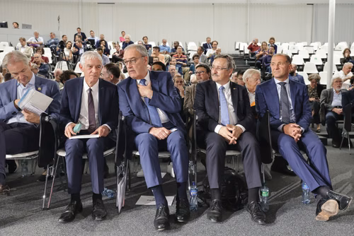 On September 21st, EPFL celebrate the 30th anniversary of its flagship experiment, the Tokamak à Configuration Variable (TCV). Operated by the Swiss Plasma Center as part of the EUROfusion Consortium, it is one of the key European facilities for the ITER project, which aims to demonstrate the scientific and technological feasibility of fusion as an energy source, and the development of DEMO, whose objective is to prove its commercial feasibility. The TCV Tokamak represents a major asset in the global effort
