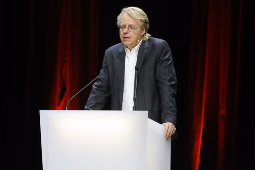 Tous les membres de la communauté EPFL, étudiant·e·s et collaborateur·trice·s de l’EPFL sont invité·e·s à l’édition 2022 de notre traditionnelle allocution de la Direction.