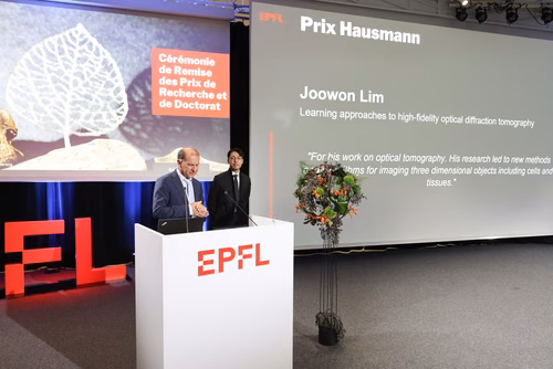 Cette cérémonie a pour objectif de remettre les Prix de la Recherche de l'EPFL aux lauréat·es et de féliciter toutes les doctorantes et doctorants qui ont terminé leur thèse avec succès cette année.