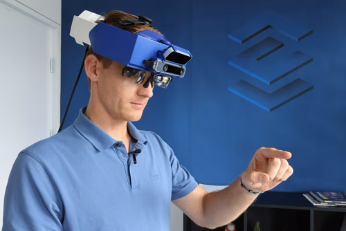 Dans un monde où réalité augmentée et réalité virtuelle pourraient devenir notre quotidien, le système light-field développé par Creal, spin-off de l’EPFL, crée un confort visuel qui pourrait faire la différence. La dernière version de son système est présentée cette semaine à l’Augmented World Expo aux États-Unis.