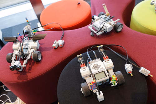 Atelier robotique pour les filles Campus Biotech, remise des attestations