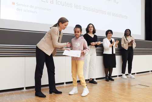 Journée à la découverte des Sciences Remise attestations "Internet & Code pour les filles" Service de la promotion des Sciences de l'EPFL 