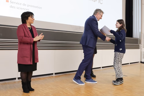 Remise attestations "Internet & Code pour les filles" Service de la promotion des Sciences de l'EPFL