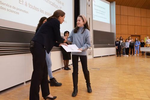 Journée à la découverte des Sciences Remise attestations "Internet & Code pour les filles" Service de la promotion des Sciences de l'EPFL 