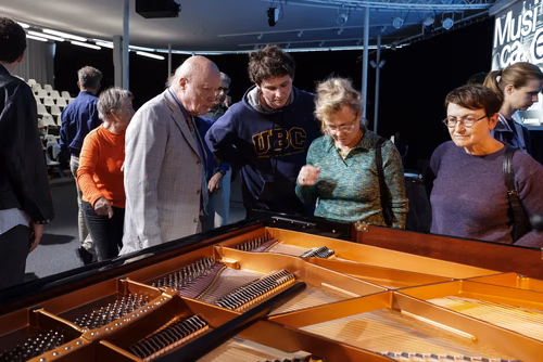 Dans le cadre de l’exposition Musica ex Machina, EPFL Pavilions présente un concert exceptionnel entre mathématiques, musique et pensée computationnelle, donné par le pianiste, compositeur et improvisateur américano-taïwanais Kit Armstrong.